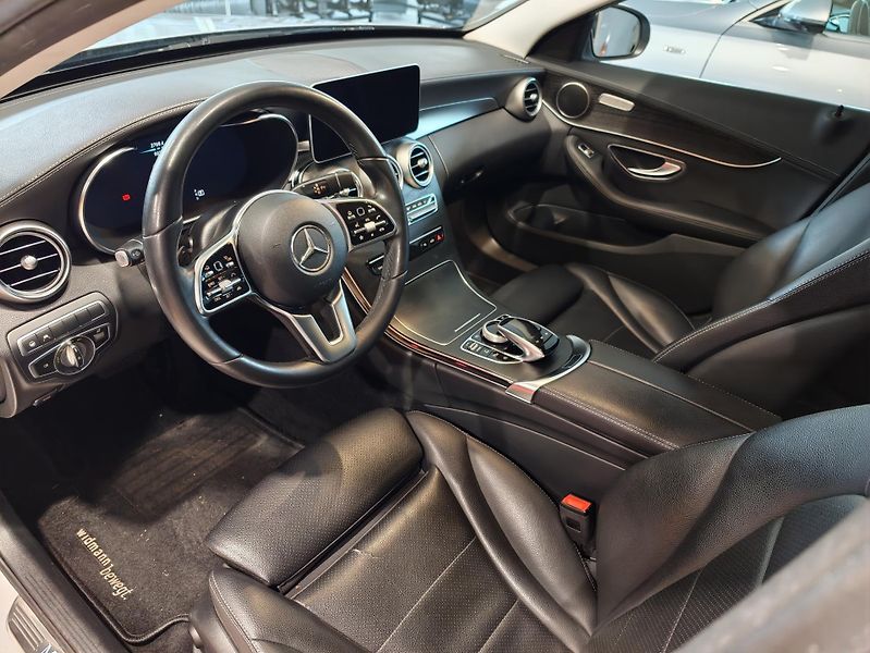 Mercedes-Benz Třídy C 220 d Avantgarde kombi - fotka 10 z 31