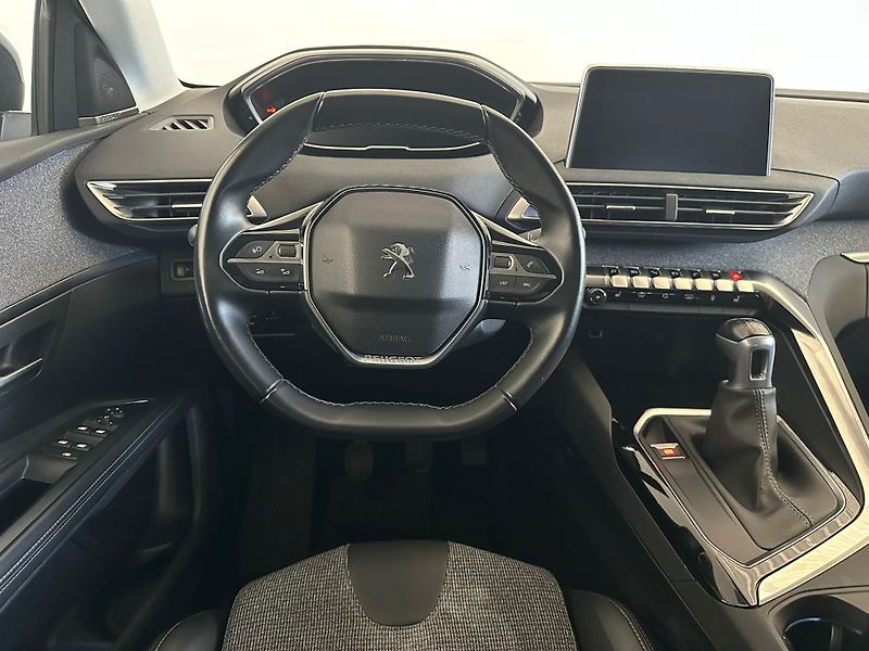 Peugeot 5008 (2018) 1.2PureTech,ALLURE,DPH,130HP - fotka 11 z 21