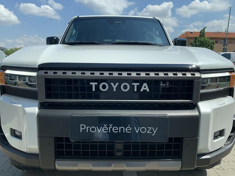 Toyota Land Cruiser INVINCIBLE 2.8D-4D 204k 4x4 AT - fotka 43 z 46