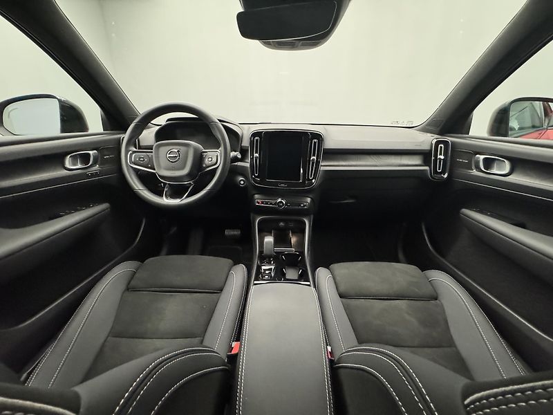 Volvo XC40 T5 RECHARGE CZ - fotka 2 z 48