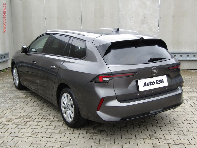 Opel Astra (2023) 1.5 CDTi, Elegance - fotka 6 z 22