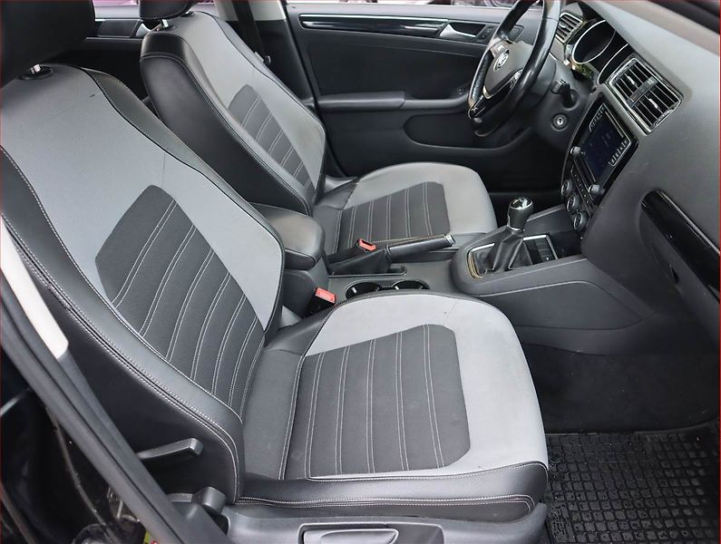Volkswagen Jetta (2017) Highline 2.0 TDI, Navi - fotka 9 z 19