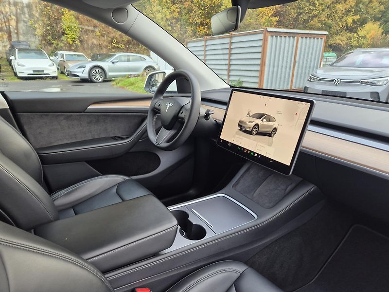 Tesla Model Y LONG RANGE DUAL MOTOR TZ 95,0% - fotka 40 z 49