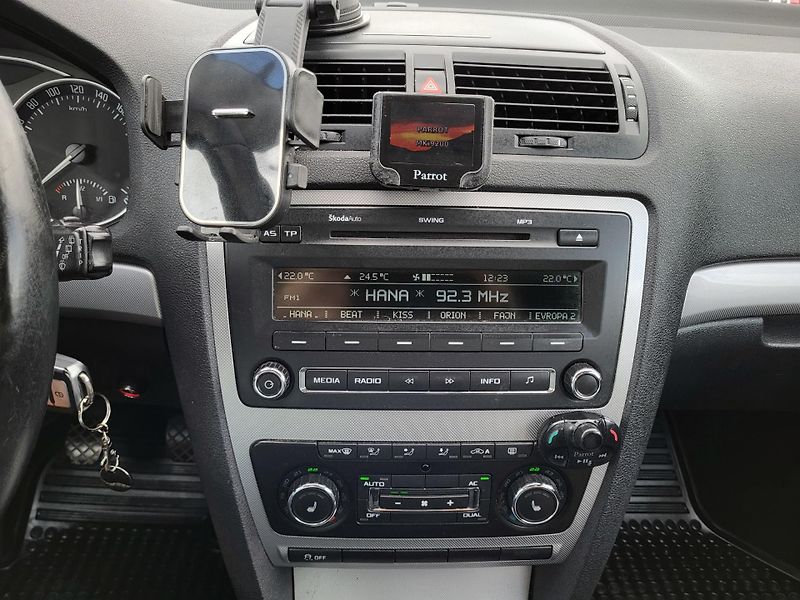 Škoda Octavia II FL 1.6 TDi 77kW ELEGANCE - fotka 13 z 47