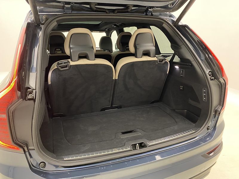 Volvo XC90 (2025) T8 AWD Plug-in DARK ULTRA - fotka 27 z 75