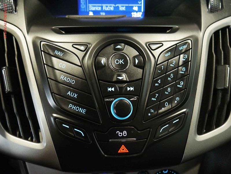 Ford Focus (2013) 1.6 TDi, AC, temp, tažné - fotka 16 z 20