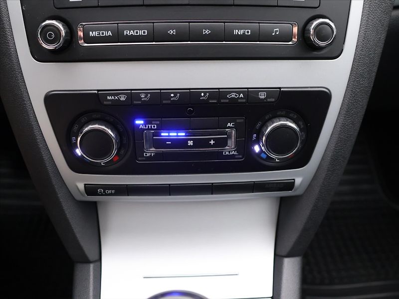 Škoda Octavia 1,4 TSI 90kW Ambiente CZ - fotka 18 z 26