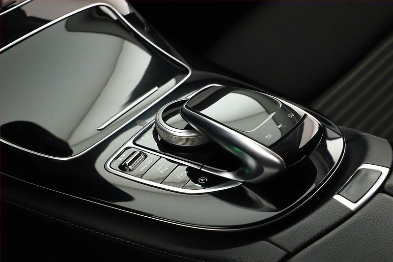 Mercedes-Benz Třídy E (2021) E 220 d - fotka 10 z 26