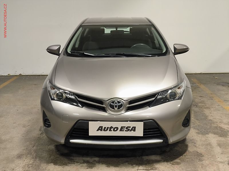 Toyota Auris (2015) 1.3 VVT-i, Cool, +kola - fotka 2 z 17