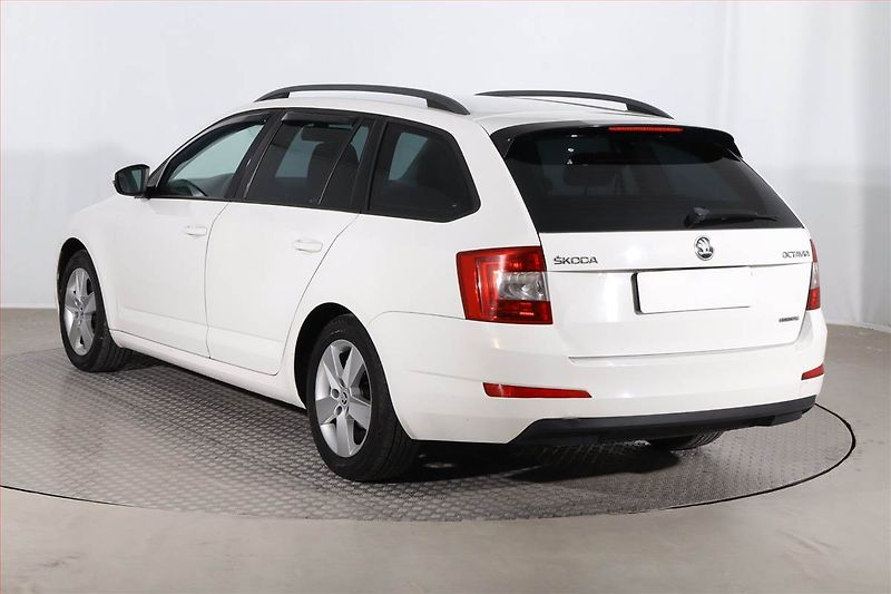 Škoda Octavia (2015) 1.6 TDI, Tempomat - fotka 4 z 21