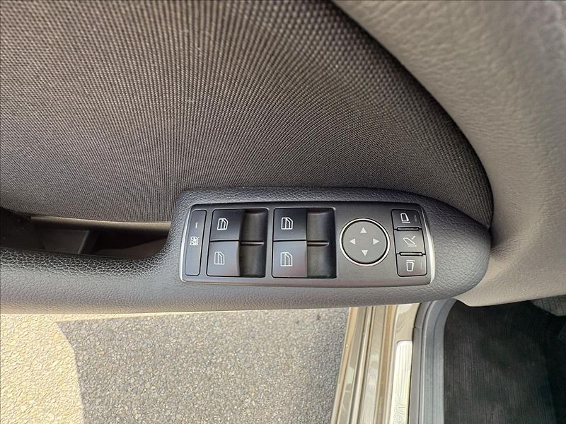 Mercedes-Benz Třídy B 1,6 200i 115kW AT,Výhřev,Kamer - fotka 4 z 37