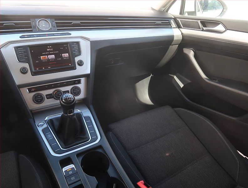 Volkswagen Passat (2015) Comfortline 2.0 TDI - fotka 8 z 15