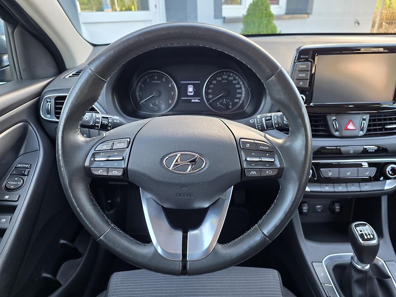 Hyundai i30 (2022) 1.5i COMFORT TAŽNÉ KAMERA - fotka 12 z 21