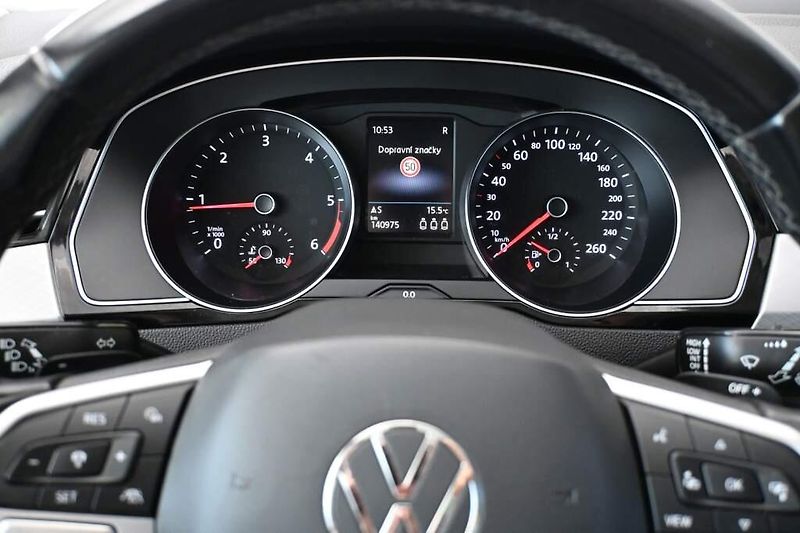 Volkswagen Passat (2023) 2.0 LED DSG ACC Kamera Tažné T - fotka 28 z 34