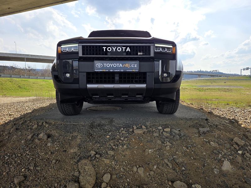Toyota Land Cruiser 2.8-INVINCIBLE-ZÁRUKA-DPH - fotka 37 z 77