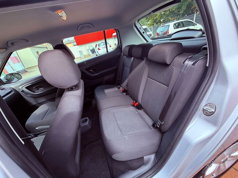 Škoda Fabia 1.2 TSi Ambiente, Serviska - fotka 11 z 22