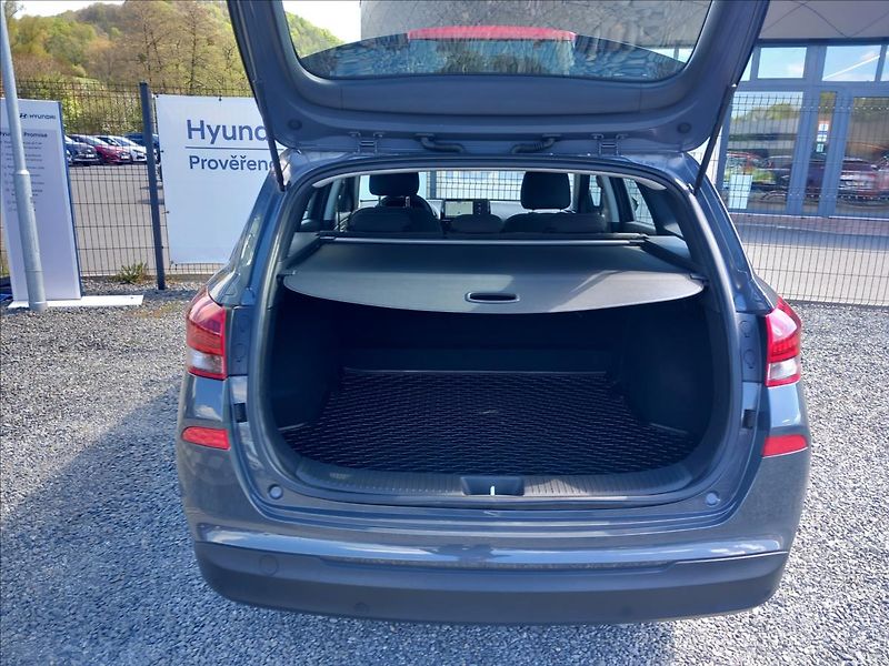 Hyundai i30 1,5 l COMFORT 16 - fotka 20 z 20