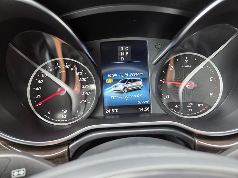 Mercedes-Benz Třídy V (2023) 300d 4M AVG AMG TOPvýbava 1m - fotka 29 z 49