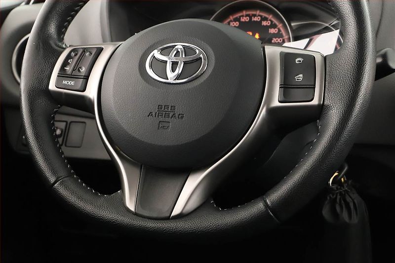 Toyota Yaris (2016) 1.33 Dual VVT-i, Serv.kniha - fotka 8 z 16