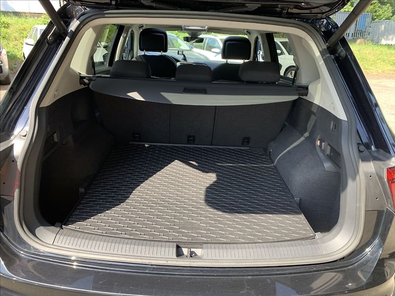 Volkswagen Tiguan 2,0 TDI 4X4 DSG 140KW PANORAMA - fotka 26 z 28