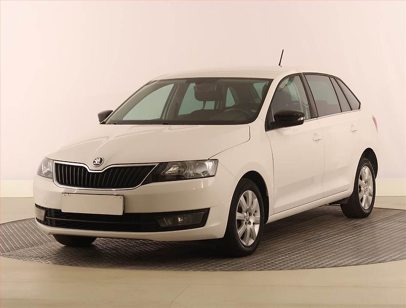 Škoda Rapid (2017) Spaceback 1.2 TSI, Xenony - fotka 2 z 20