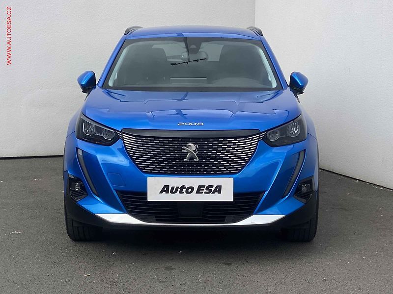 Peugeot 2008 (2021) 1.2 PT, 1.maj,ČR, Allure, AT - fotka 2 z 18