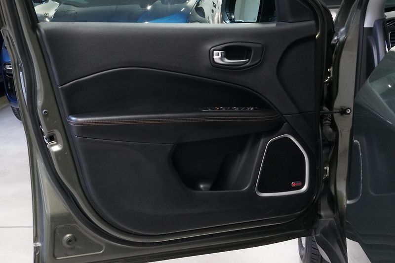 Jeep Compass 1,4T,ČR,4x4,Limited,BEATS - fotka 17 z 32