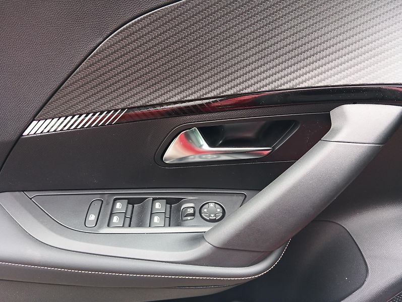 Peugeot 2008 (2026) ALLURE Hybrid 145 e-DCS6 - fotka 16 z 20