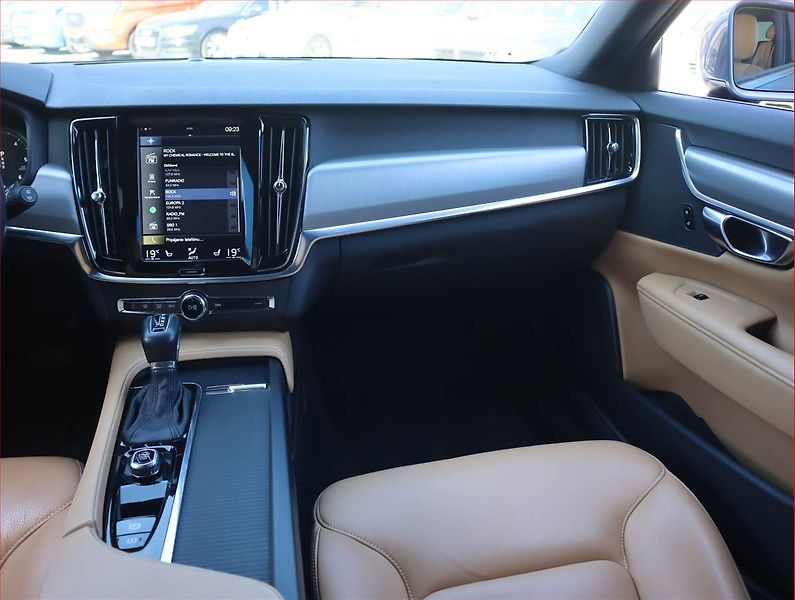 Volvo V90 (2017) D3, Automat, Kůže, Navi - fotka 8 z 20