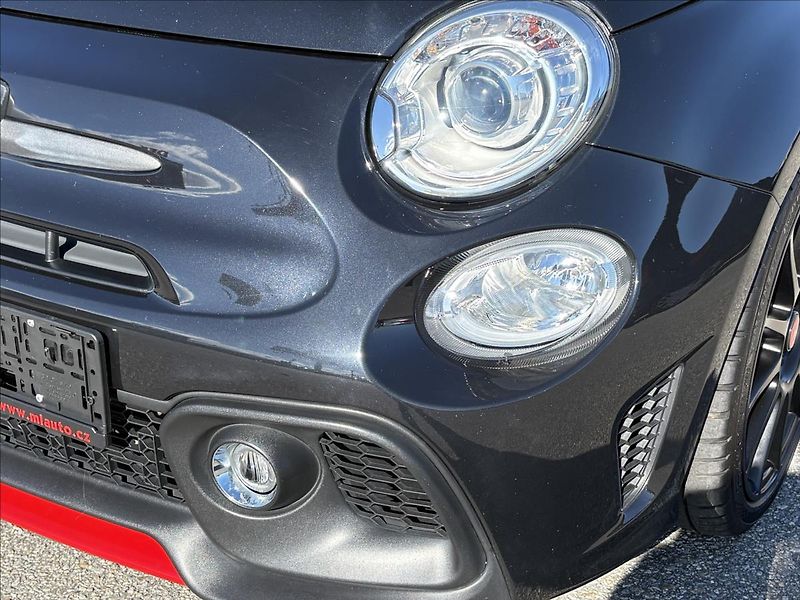 Abarth 595C 1,4 ESSEESSE 132 kW,Xenon,Navi - fotka 39 z 42