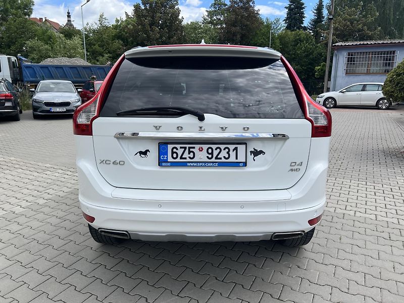 Volvo XC60 2,4 AWD D4 Summum 1.maj.  - fotka 15 z 56
