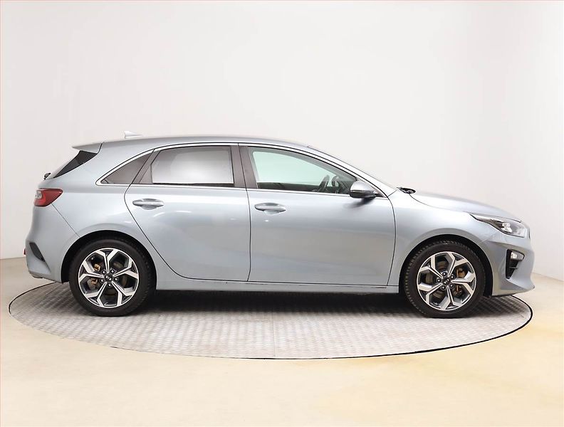 Kia Ceed (2020) Top 1.4 T-GDI, Serv.kniha - fotka 6 z 20