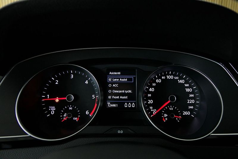Volkswagen Passat 2.0TDI 110kW DSG ACC Kam Tažné - fotka 26 z 30