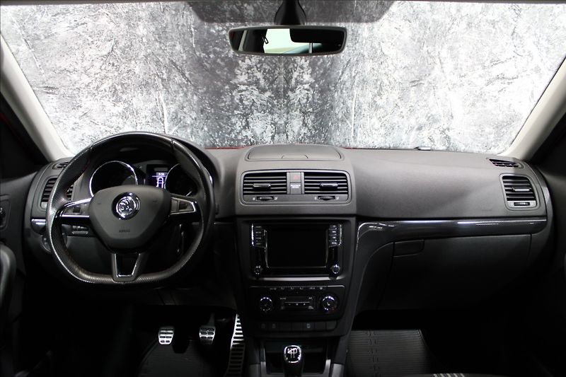 Škoda Yeti 2,0 TDI Monte Carlo rezervován - fotka 28 z 31
