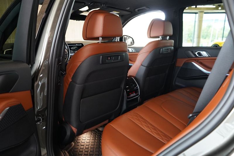 BMW X5 30d xDrive, Vzduch, Nezávislé - fotka 43 z 49