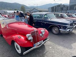 Svatováclavská vyjížďka. Zastávka v Kopřivnici, odkud se pokračovalo do Nového Jičína, 28. 9. 2025.