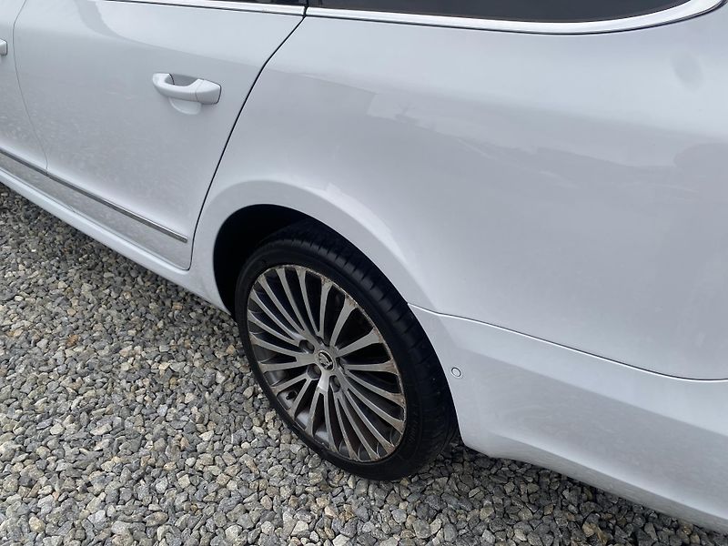 Škoda Superb 2.0TDi 4x4 170PS DSG L+K COMBI - fotka 33 z 158