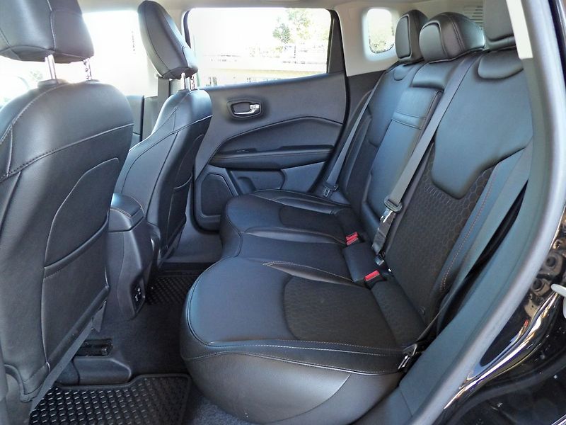 Jeep Compass 1.6Mjet Limited ČR 1maj. 33tis - fotka 25 z 32