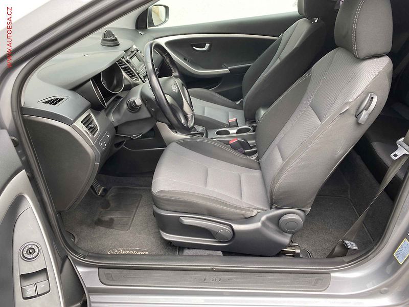 Hyundai i30 (2013) 1.4 CVVT, AC, park.čidla - fotka 9 z 14
