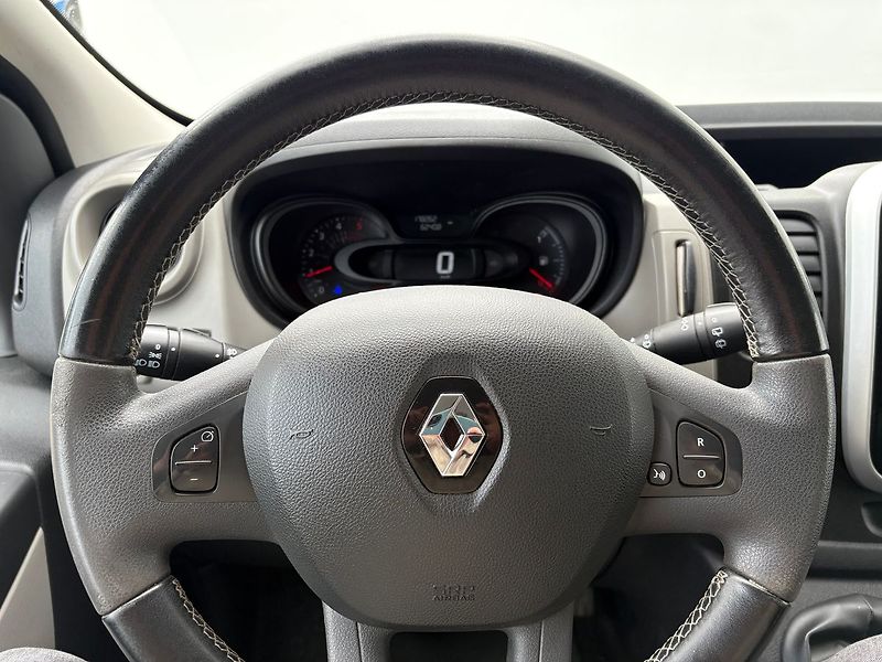 Renault Trafic (2017) 1.6dCi, 107kW, 9 míst, Tažné - fotka 8 z 17