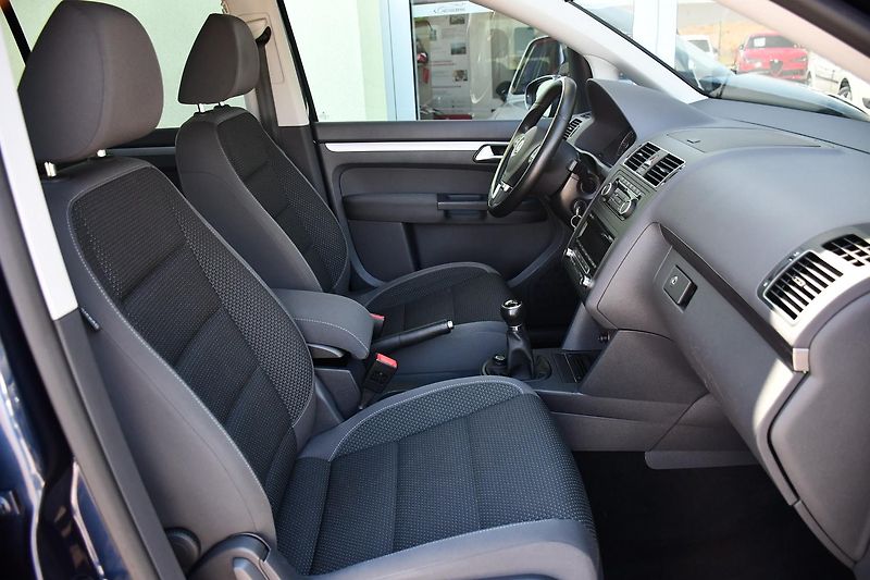 Volkswagen Touran 1.6TDi 77kW TAŽNÉ  - fotka 14 z 45