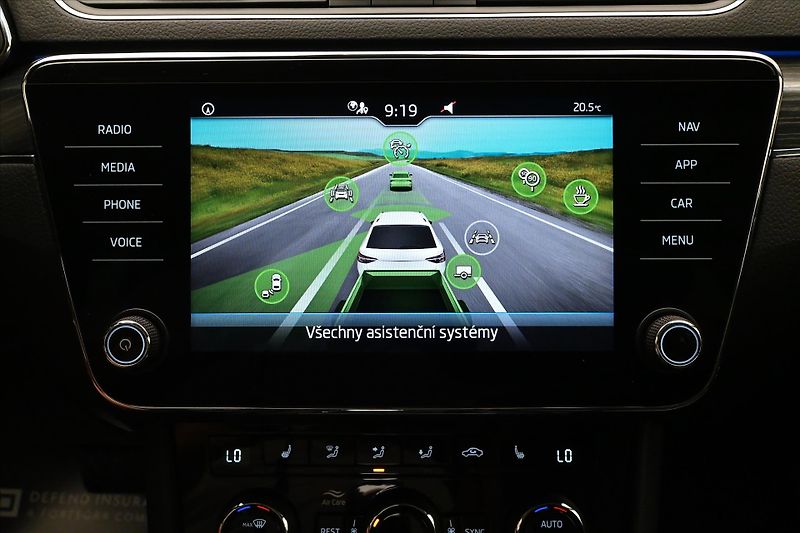 Škoda Superb 2,0 TDI 110kW DSG Style Záruka - fotka 19 z 32