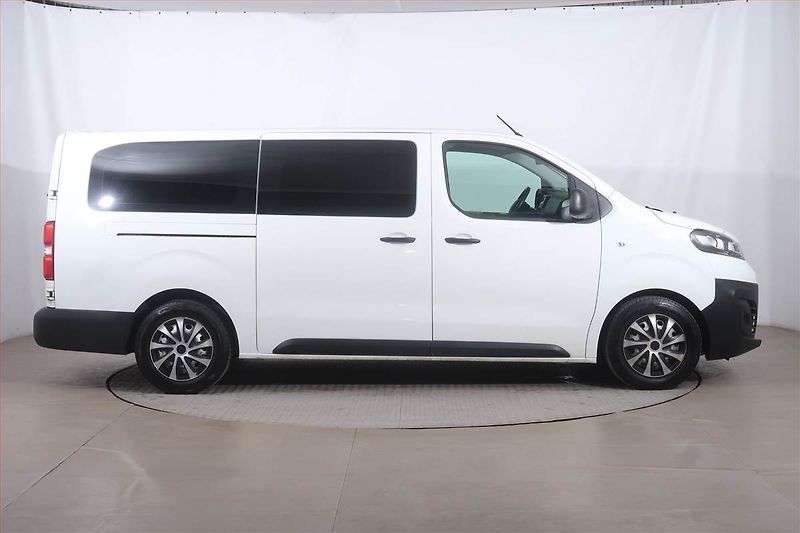 Opel Vivaro (2021) 2.0 CDTI, Bus, 9Míst, SR - fotka 6 z 16