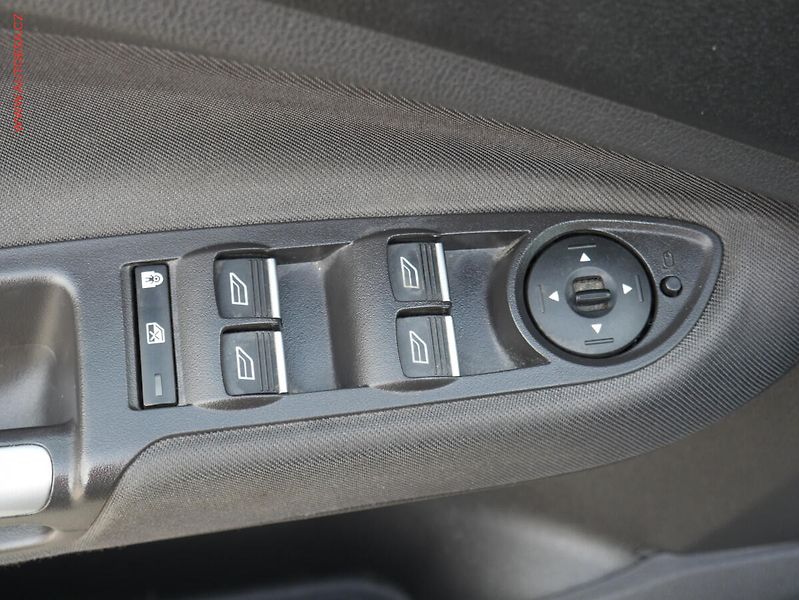 Ford C-MAX (2017) 1.5EB Grand, 1.maj,ČR, Klima - fotka 11 z 16