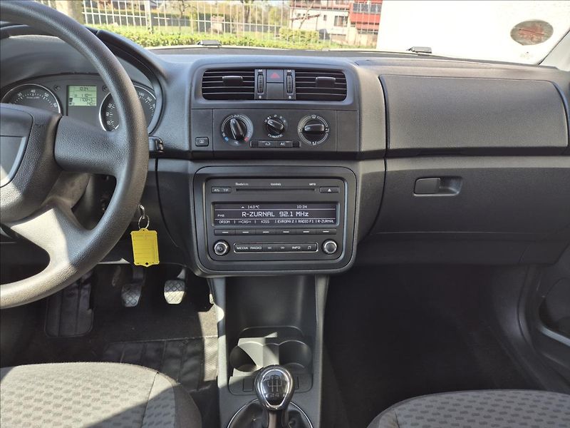 Škoda Fabia (2010) 1,4 i 16V Combi Klima Facelift - fotka 25 z 27