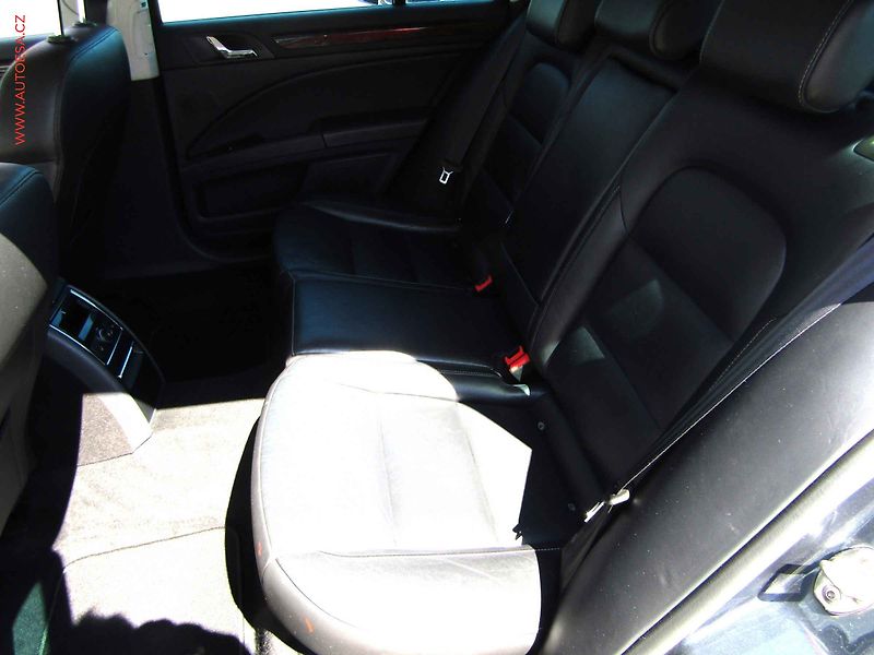 Škoda Superb (2014) 2.0TDi, Elegance, DSG, navi - fotka 10 z 24