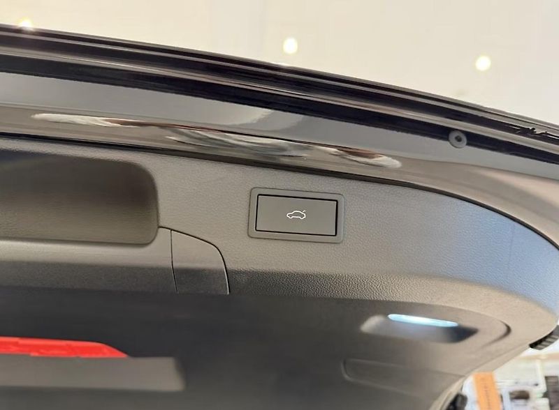 Volkswagen Passat Variant 2.0 TDI 4M R-Line Masáž HuD - fotka 8 z 22