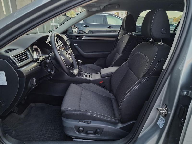 Škoda Superb 2.0TDI 110kW Style Combi,1Maj - fotka 19 z 49
