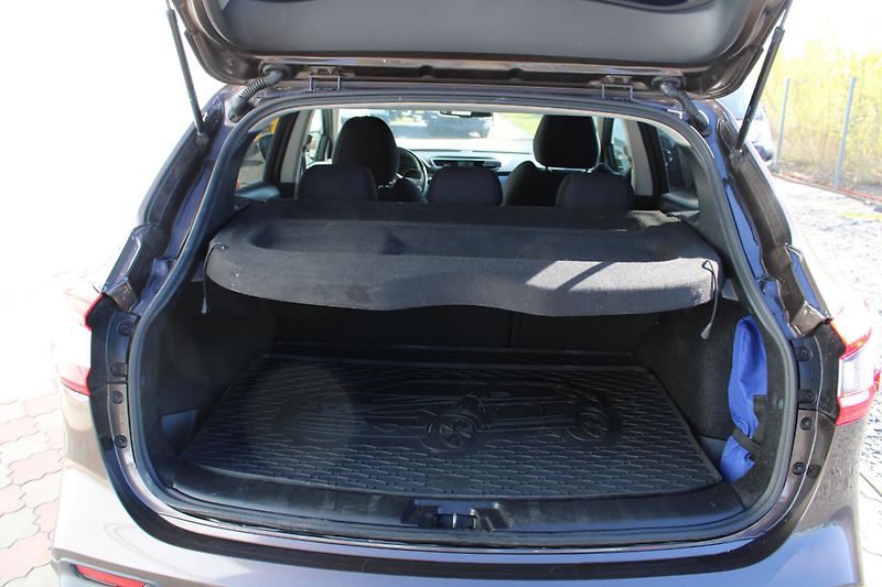Nissan Qashqai 1.3 DiG-T 1.Majitel ČR Panoram - fotka 11 z 25