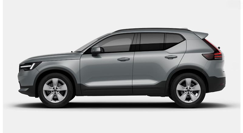 Volvo XC40 (2026) B3 ULTRA DARK AUT - fotka 2 z 14